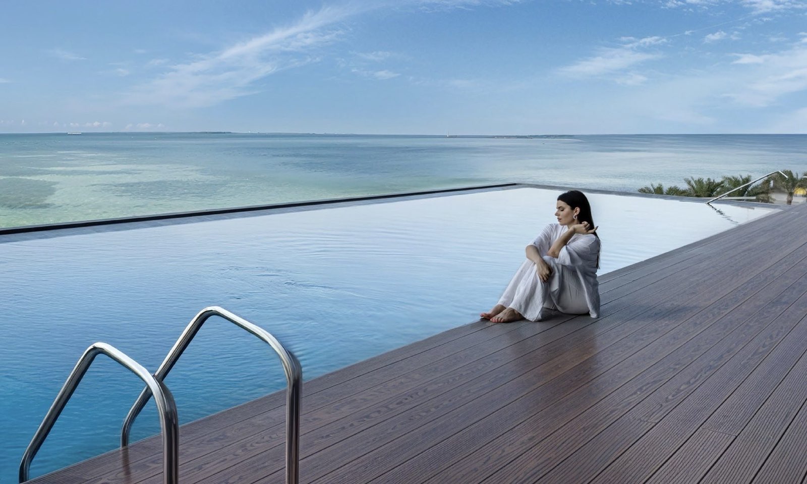 Harbour Shores pool overlooking the sea